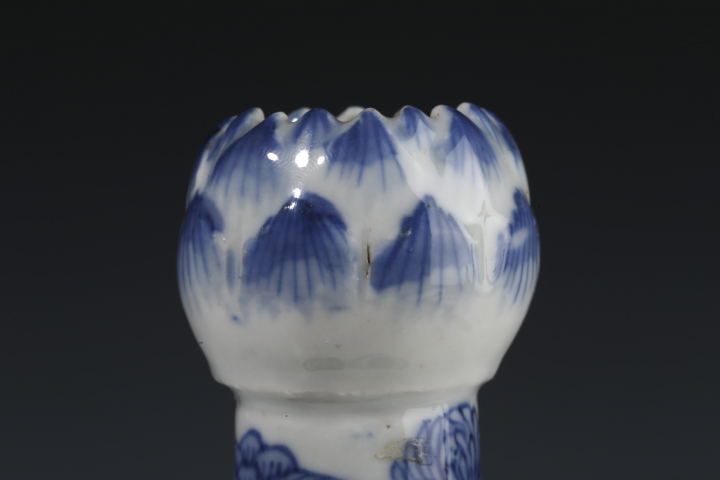 古玩陶瓷清中晚·青花穿花龍紋五孔瓶拍賣，當前價格12000元