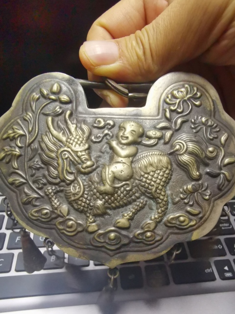 古玩雜項麒麟送子銅鎖牌拍賣,當前價格299元