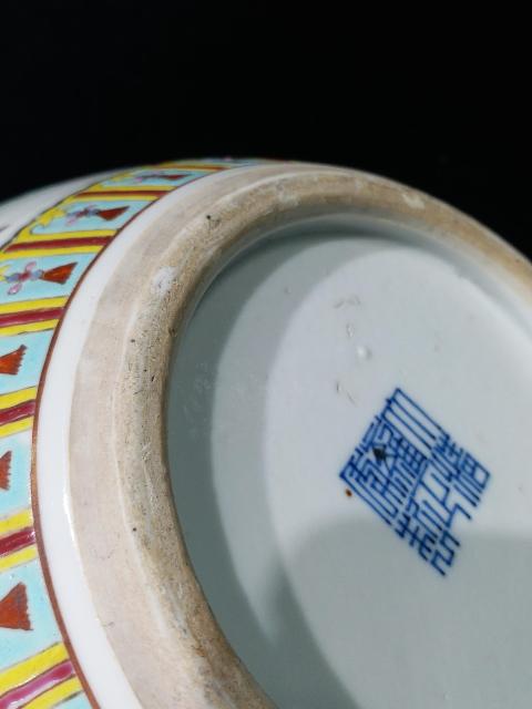 古玩陶瓷晚清大清雍正年制款粉彩荷花紋石榴尊拍賣，當前價格19800元
