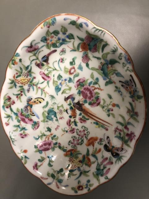 古玩陶瓷清代道光至咸豐花鳥花蝶紋廣彩盤拍賣，當(dāng)前價(jià)格1600元