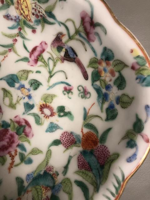 古玩陶瓷清代道光至咸豐花鳥花蝶紋廣彩盤拍賣，當(dāng)前價(jià)格1600元