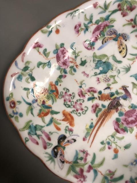古玩陶瓷清代道光至咸豐花鳥花蝶紋廣彩盤拍賣，當(dāng)前價(jià)格1600元