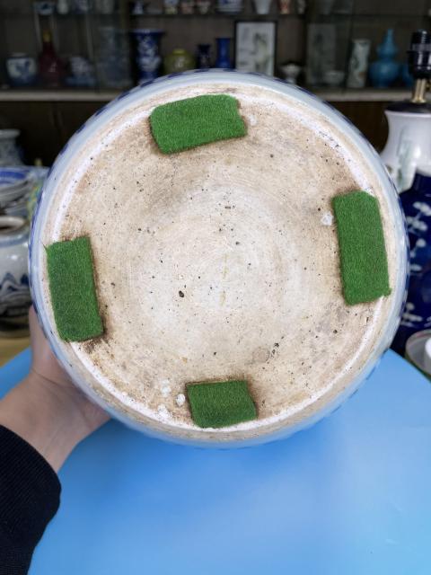 古玩陶瓷清嘉慶 精品青花淡描花卉紋卷缸(蘇州文物商店庫出)拍賣,當前價格5300元
