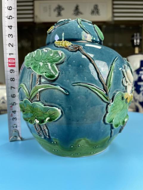 古玩陶瓷清晚期 極品素三彩堆塑一路連科紋蓋罐拍賣,當前價格5200元