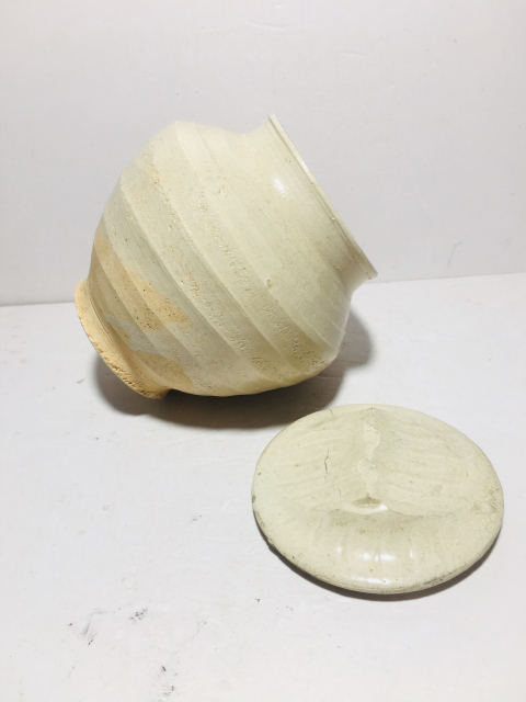 古玩陶瓷青白釉弦紋茶葉罐拍賣，當前價格0元