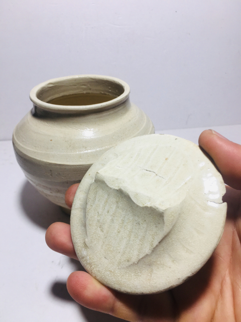 古玩陶瓷青白釉弦紋茶葉罐拍賣，當前價格0元