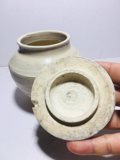 古玩陶瓷青白釉弦紋茶葉罐拍賣，當前價格0元