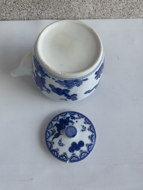 古玩陶瓷上世紀(jì)八十年代嬰戲紋青花提梁壺拍賣，當(dāng)前價(jià)格268元