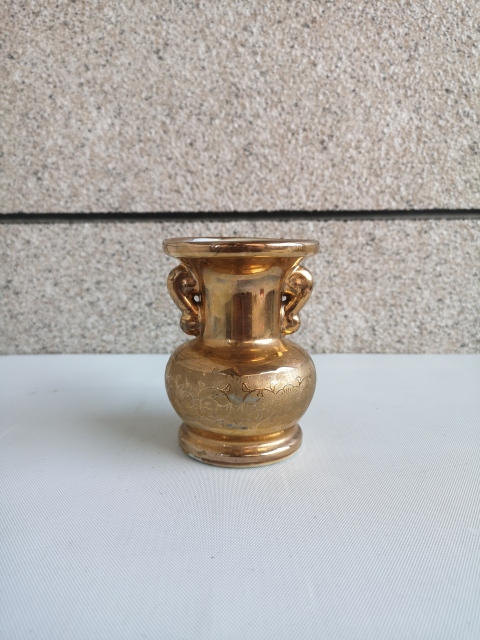 古玩陶瓷六十至八十年代金地盤口瓶拍賣,當前價格220元