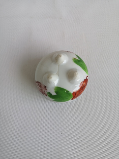 古玩陶瓷出口創匯期花卉紋彩繪三足香爐拍賣，當前價格198元