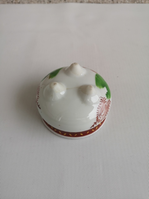 古玩陶瓷出口創匯期花卉紋彩繪三足香爐拍賣，當前價格198元