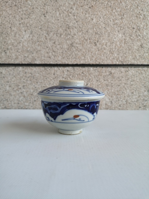 古玩陶瓷出口創(chuàng)匯期青花加彩蓋碗拍賣,當前價格398元