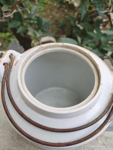 古玩陶瓷創(chuàng)匯花卉紋提梁壺拍賣,當前價格188元