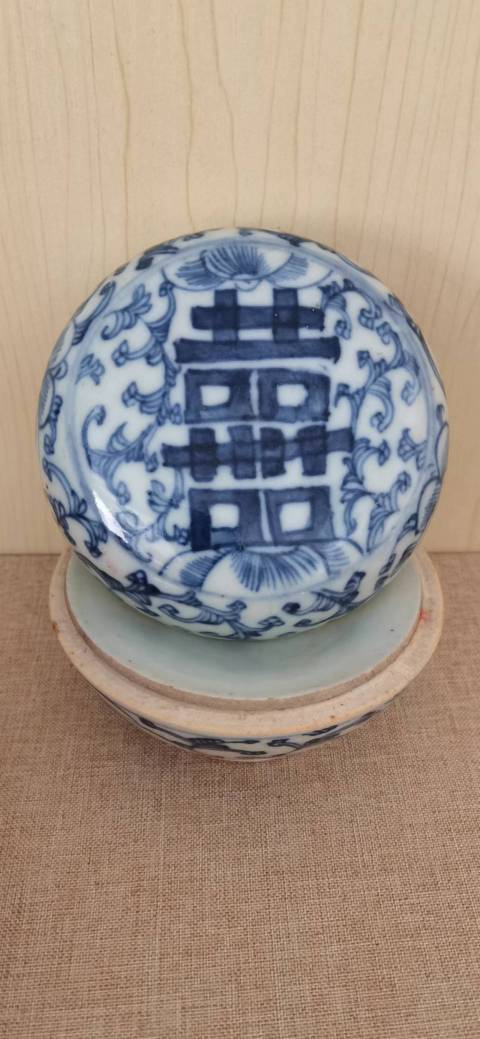 古玩陶瓷清代道光纏枝花囍字紋青花蓋盒拍賣,當前價格1200元