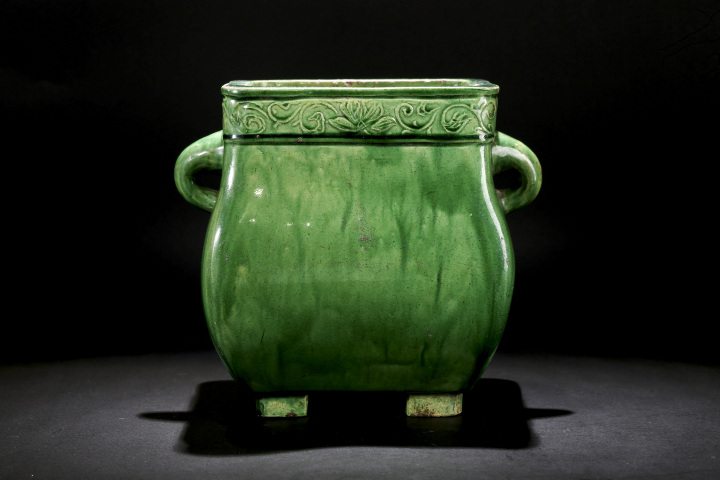 古玩陶瓷清·綠釉印花雙耳四方尊
真品鑒賞圖