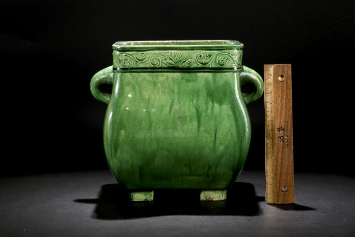古玩陶瓷清·綠釉印花雙耳四方尊
真品鑒賞圖