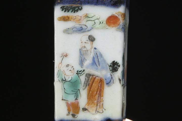 古玩陶瓷清道光·青花五彩人物故事紋四方鼻煙壺拍賣，當(dāng)前價格4000元