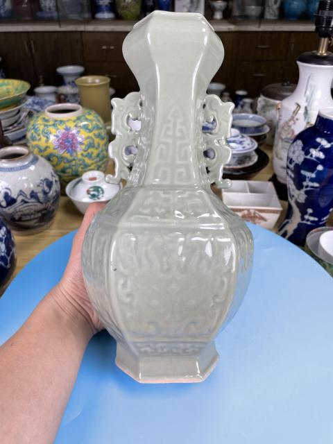 古玩陶瓷民國 精品冬青釉饕餮紋夔龍紋六方瓶拍賣,當前價格3600元