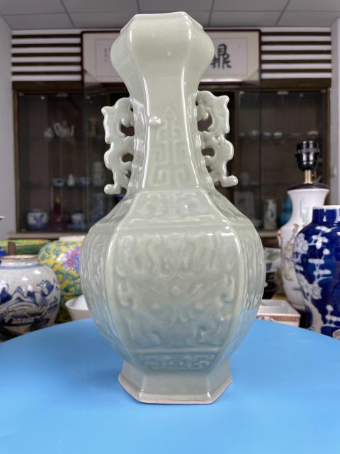 古玩陶瓷民國 精品冬青釉饕餮紋夔龍紋六方瓶拍賣,當前價格3600元