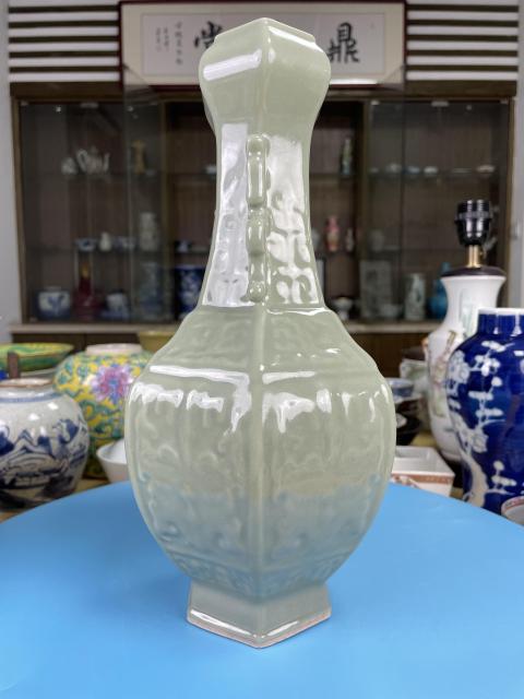 古玩陶瓷民國 精品冬青釉饕餮紋夔龍紋六方瓶拍賣,當前價格3600元