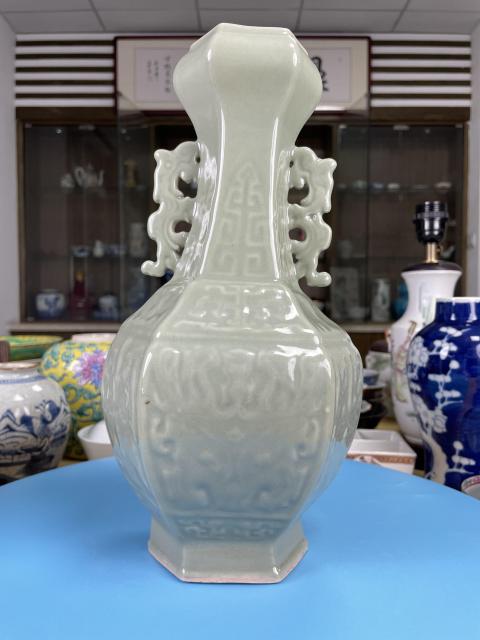 古玩陶瓷民國 精品冬青釉饕餮紋夔龍紋六方瓶拍賣,當前價格3600元