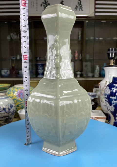 古玩陶瓷民國 精品冬青釉饕餮紋夔龍紋六方瓶拍賣,當前價格3600元