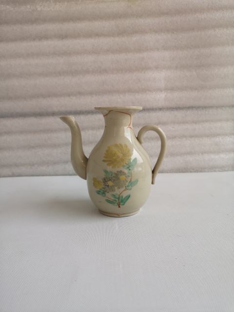 古玩陶瓷上世紀(jì)早期花卉紋執(zhí)壺拍賣，當(dāng)前價格68元
