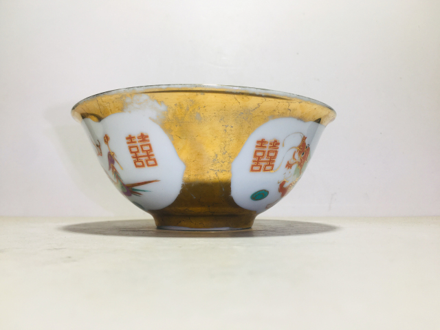 古玩陶瓷礬紅彩描金龍鳳紋茶碗拍賣，當前價格0元
