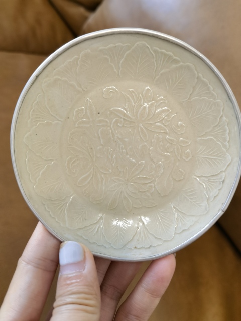古玩陶瓷金?定窯模印蕉葉蓮紋盤（有鑒真卡）拍賣，當前價格23000元