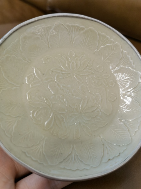 古玩陶瓷金?定窯模印蕉葉蓮紋盤（有鑒真卡）拍賣，當前價格23000元