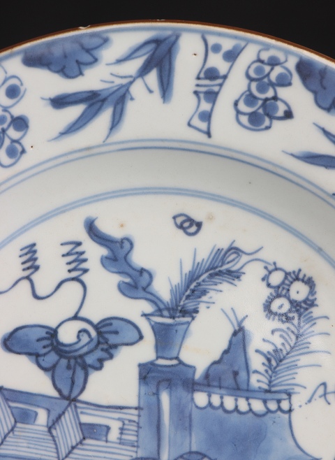 古玩陶瓷【*3356】清康熙 青花博古圖紋折沿盤拍賣,當前價格2000元