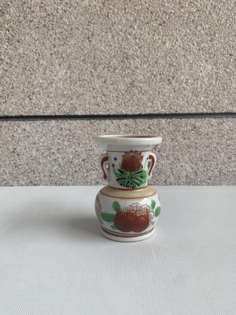 古玩陶瓷出口創(chuàng)匯期花卉紋獅耳盤口瓶拍賣,當(dāng)前價(jià)格150元