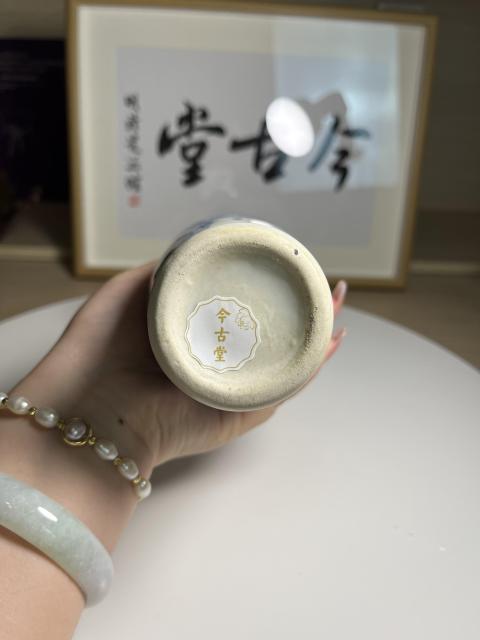 古玩陶瓷精品 青花開光山水人物紋花觚拍賣,當(dāng)前價格260元