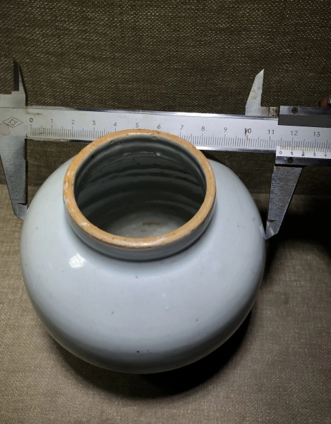 古玩陶瓷明代白釉蓮子蓋罐拍賣，當前價格5600元