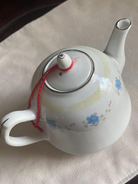古玩陶瓷八十年代執(zhí)壺拍賣(mài),當(dāng)前價(jià)格160元