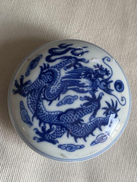 古玩陶瓷上世紀(jì)晚期龍紋青花印泥盒拍賣,當(dāng)前價格188元
