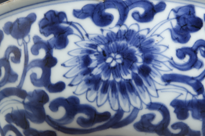 古玩陶瓷清康熙·青花纏枝菊紋大碗拍賣，當前價格5888元