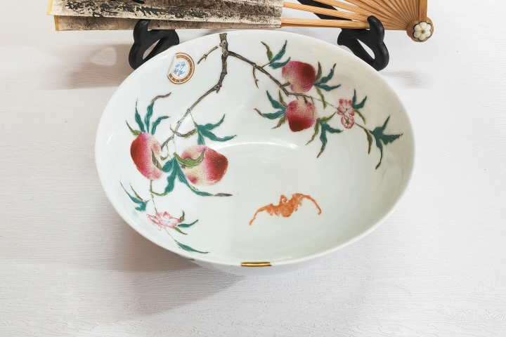 域鉴古玩】【高档精品】民国仿官粉彩九桃寿桃过墙纹碗拍卖价格
