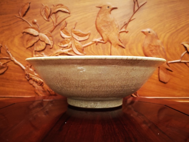 古玩陶瓷清中早?哥釉折沿大碗拍賣(mài)，當(dāng)前價(jià)格1555元