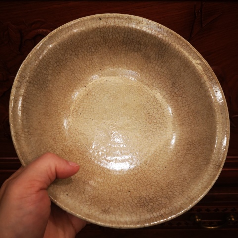 古玩陶瓷清中早?哥釉折沿大碗拍賣(mài)，當(dāng)前價(jià)格1555元