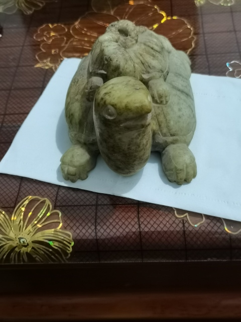 古玩玉器俄料和田玉新雕玉龜擺件，當鎮(zhèn)尺壓尺都，書房用品拍賣，當前價格4699元