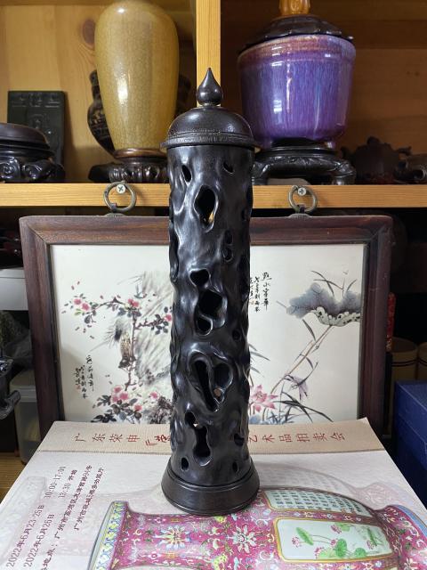 古玩雜項木鏤空雕洞石紋薰香筒拍賣,當前價格2800元