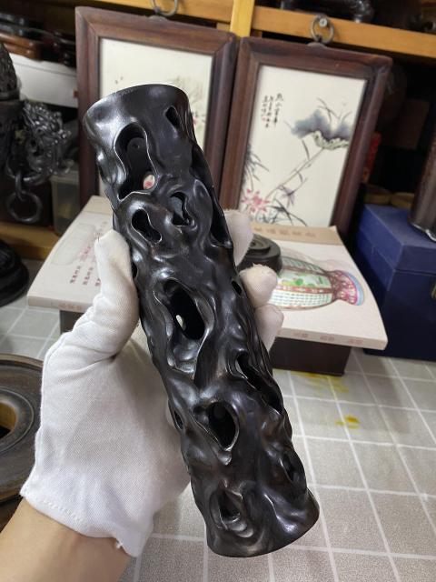 古玩雜項木鏤空雕洞石紋薰香筒拍賣,當前價格2800元