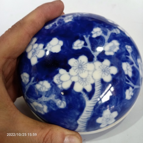 古玩陶瓷六十至八十年代青花留白梅紋印泥盒拍賣,當前價格0元