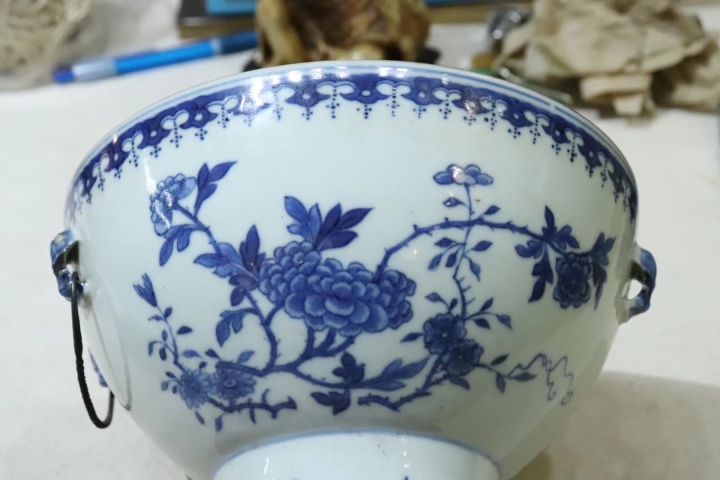 古玩陶瓷晚清花卉紋青花四系高樁暖鍋拍賣,當(dāng)前價格12800元