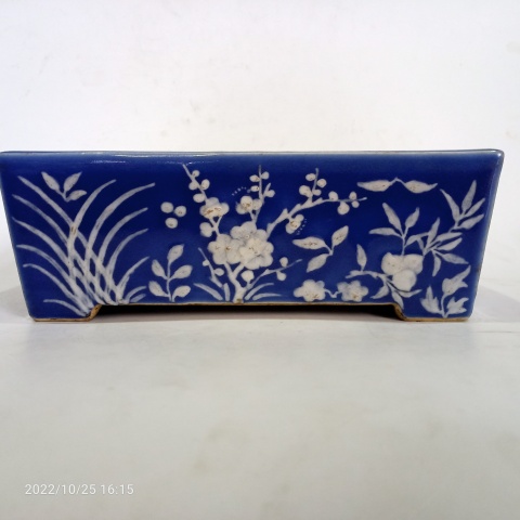 古玩陶瓷清晚藍釉堆白花卉紋水仙盆拍賣,當前價格3500元