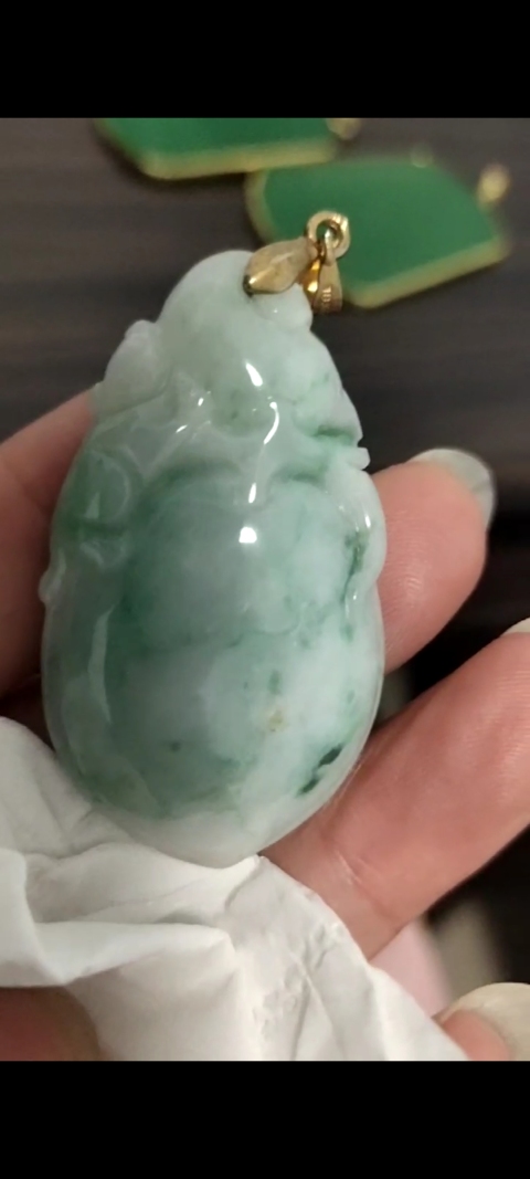 古玩玉器天然翡翠“靈猴獻壽”掛件配上鏈子了。拍賣,當前價格999元