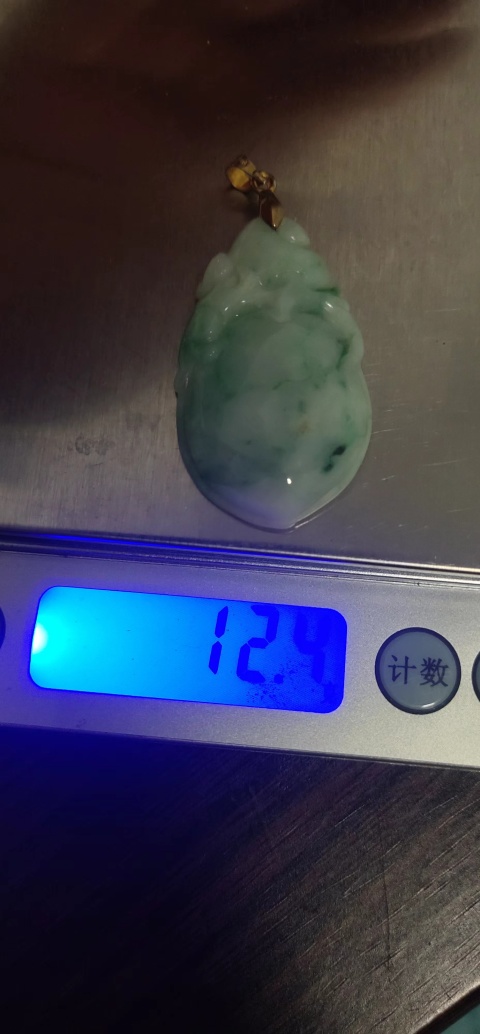 古玩玉器天然翡翠“靈猴獻壽”掛件配上鏈子了。拍賣,當前價格999元