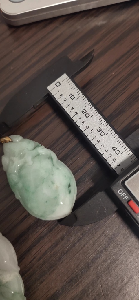 古玩玉器天然翡翠“靈猴獻壽”掛件配上鏈子了。拍賣,當前價格999元