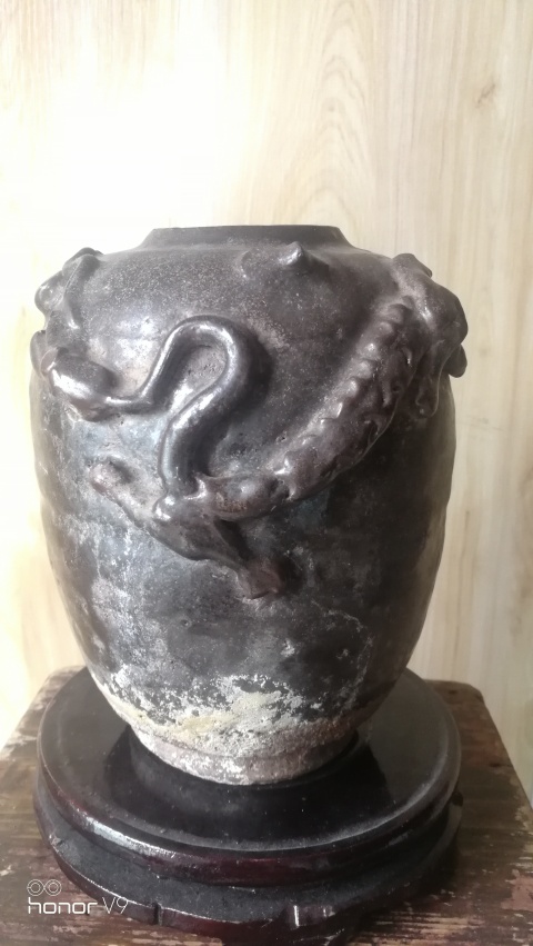 古玩陶瓷宋代醬釉貼塑龍紋罐拍賣,當(dāng)前價(jià)格1280元